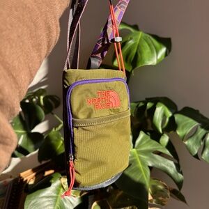 THE NORTH FACE Borealis Water Bottle Sling ForestOlive/RadiantOrange/TNFPurple